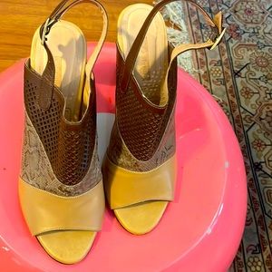 Brown leather sandals by COSMOS